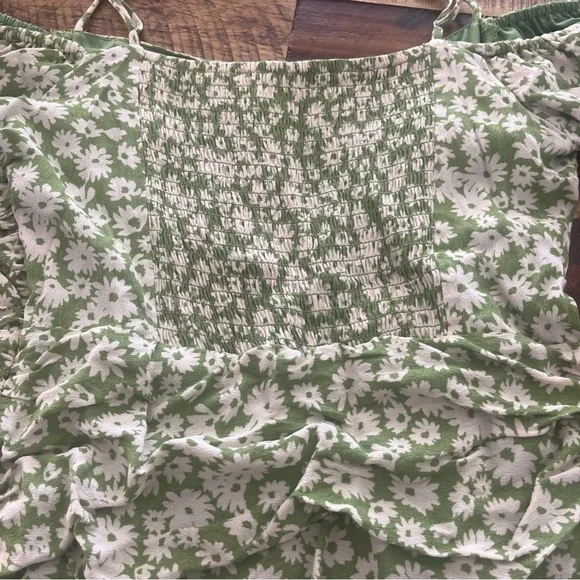 ASTR The Label Green and White Floral Top - Picture 8 of 8